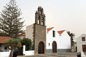 Una densa calima cubre el cielo de Telde (Foto Jesús Ruiz, TA y Antonio Rico)